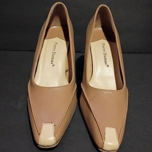 Pierre Dumas Women's Tan Pumps